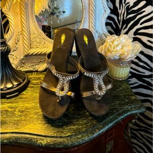 Volatile bronze and embellished platforms with fancy rhinestone front